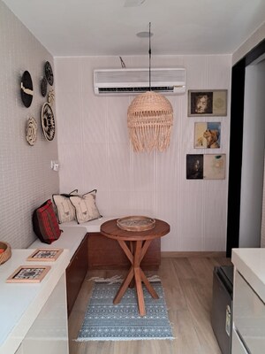 Room in 2 BHK Apartment at Khar West – for Rent