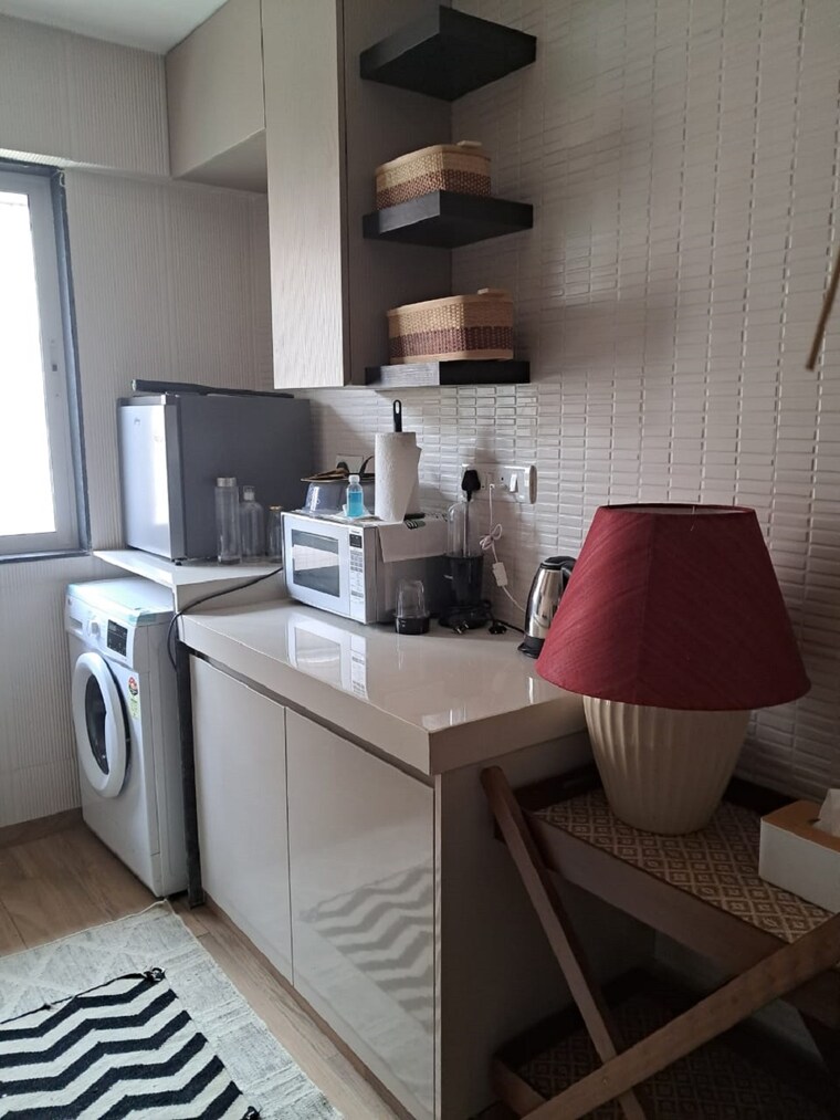 Team Area, khar west 2 Bedroom 700 Sq.Ft. Apartment In Khar West Mumbai 9641836