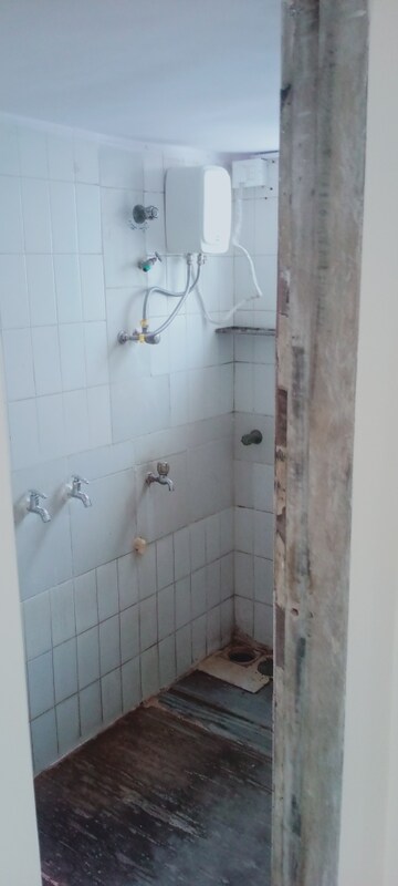 Bathroom in 1 BHK Apartment at Sher E Punjab, Andheri East – for Rent