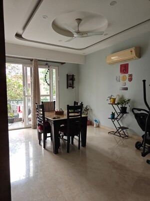 Room in 4 BHK Builder Floor at Palam Vihar – for Rent