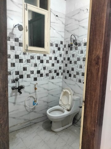 Bathroom in 2 BHK Builder Floor at Sector 44 – for Rent