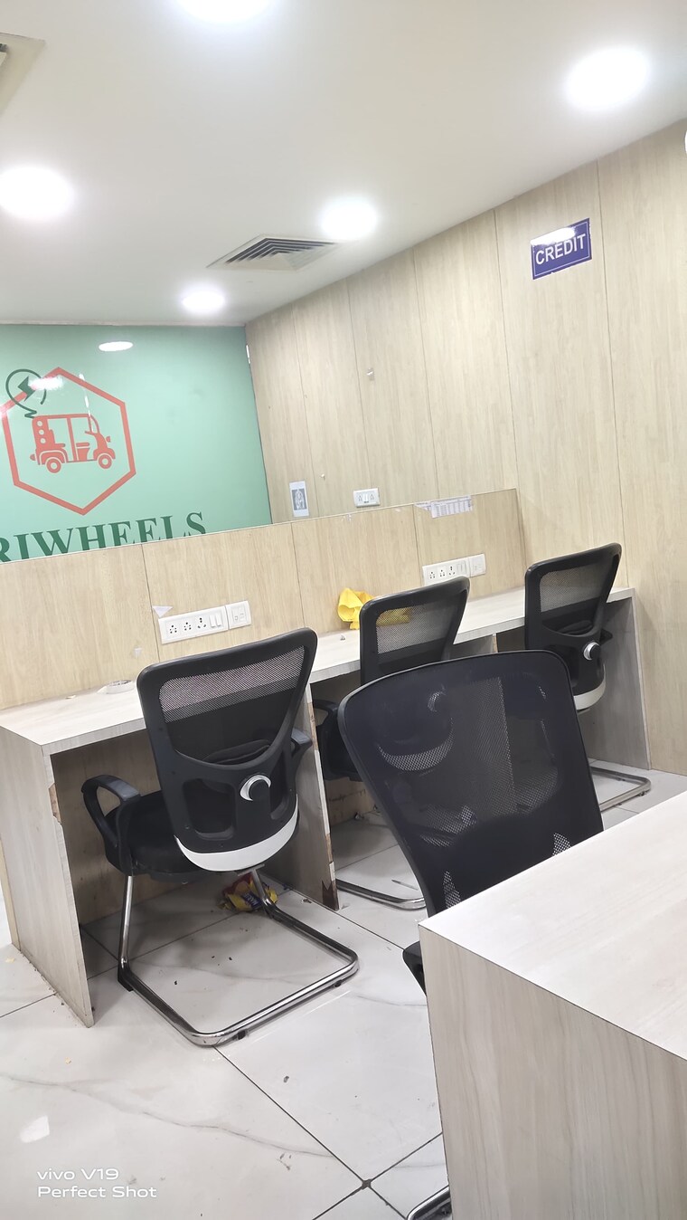 Team Area, levana-cyber-heights Commercial Office Space 800 Sq.Ft. In Vibhuti Khand Lucknow 9641981