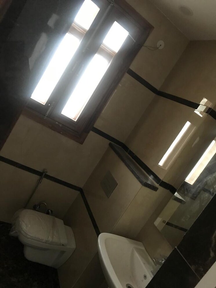 Bathroom, unitech-arcadia 3 Bedroom 1777 Sq.Ft. Builder Floor In South City 2 Gurgaon 9641975