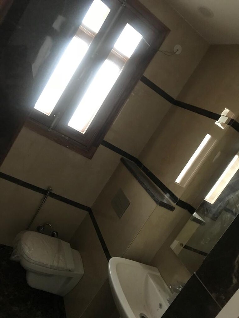 Bathroom, unitech-arcadia 3 Bedroom 1777 Sq.Ft. Builder Floor In South City 2 Gurgaon 9641975