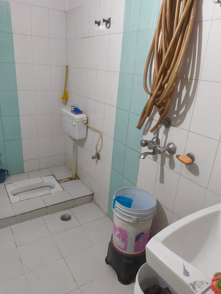 Bathroom, morabadi 3 Bedroom 1500 Sq.Ft. Apartment In Morabadi Ranchi 9641998