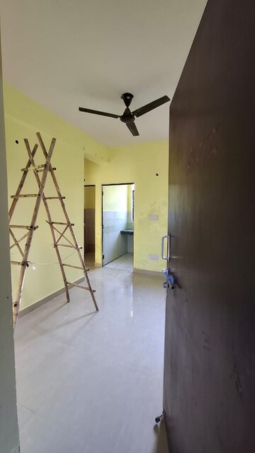 Room in 1.5 BHK Apartment at Sector 10 Greater Noida – for Rent