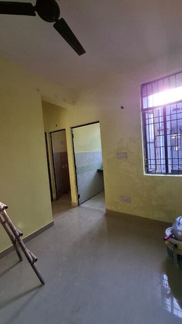 Room in 1.5 BHK Apartment at Sector 10 Greater Noida – for Rent