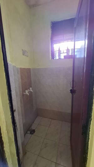 Bathroom in 1.5 BHK Apartment at Sector 10 Greater Noida – for Rent