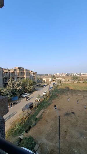 Plot Area in 1.5 BHK Apartment at Sector 10 Greater Noida – for Rent