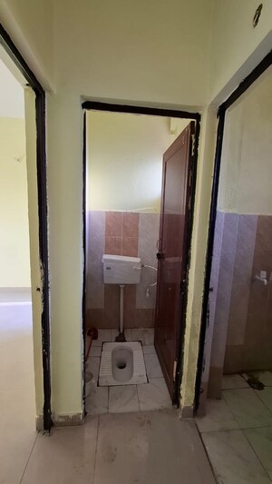 Bathroom in 1.5 BHK Apartment at Sector 10 Greater Noida – for Rent