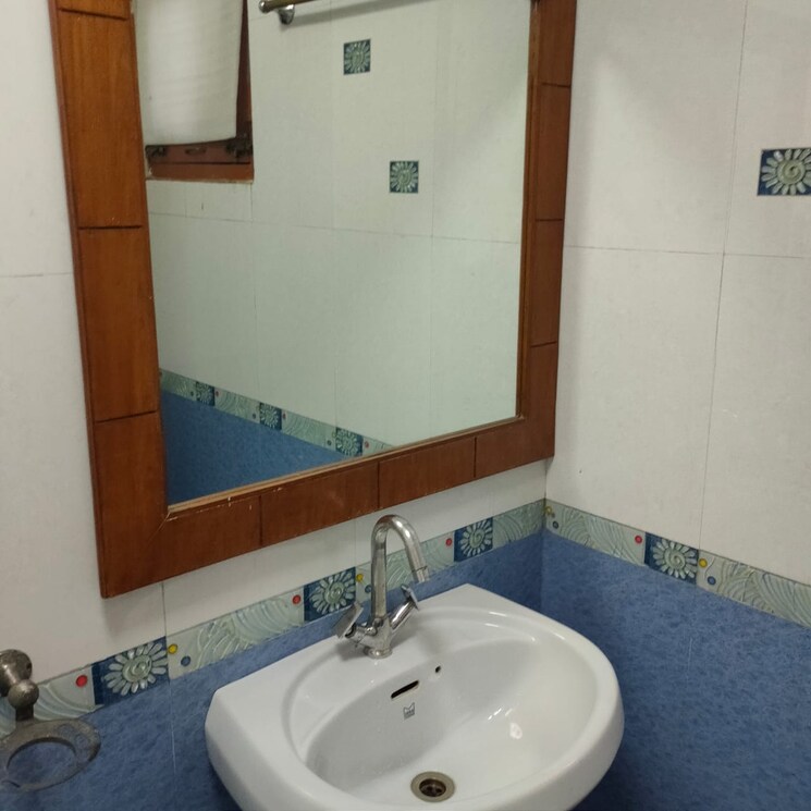 Bathroom, sector 11 dwarka 3 Bedroom 1650 Sq.Ft. Apartment In Sector 11 Dwarka Delhi 9642063