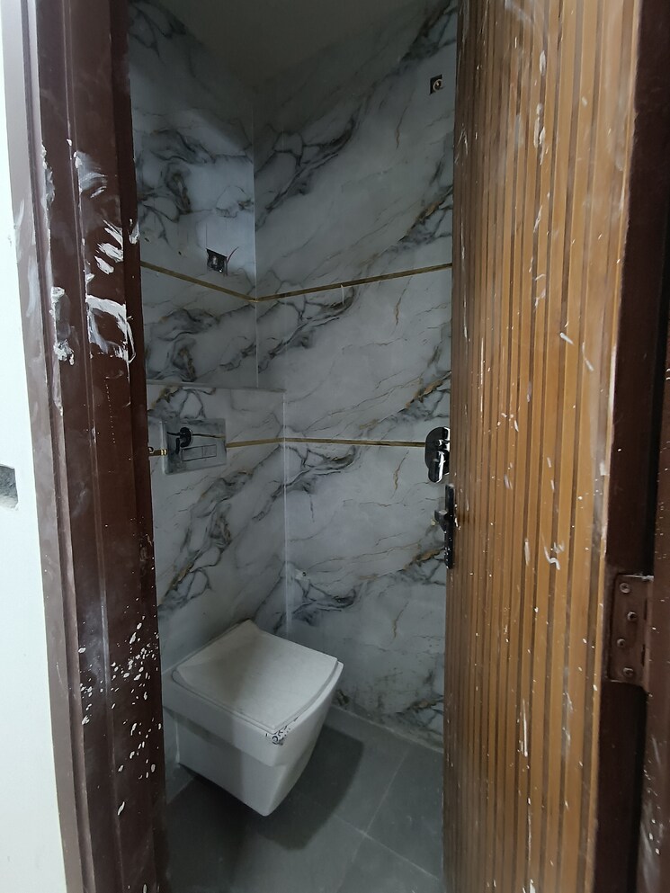 Bathroom, govindpuri 2 Bedroom 650 Sq.Ft. Builder Floor In Govindpuri Delhi 9642213