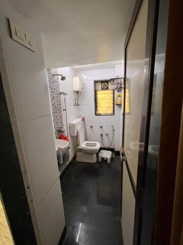 Master Bedroom in 2 BHK Apartment at Sai Nagar Seva CHS, Andheri West – for Rent