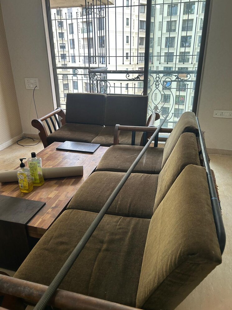 Team Area, lake-primrose 2.5 Bedroom 1300 Sq.Ft. Apartment In Powai Mumbai 9642215