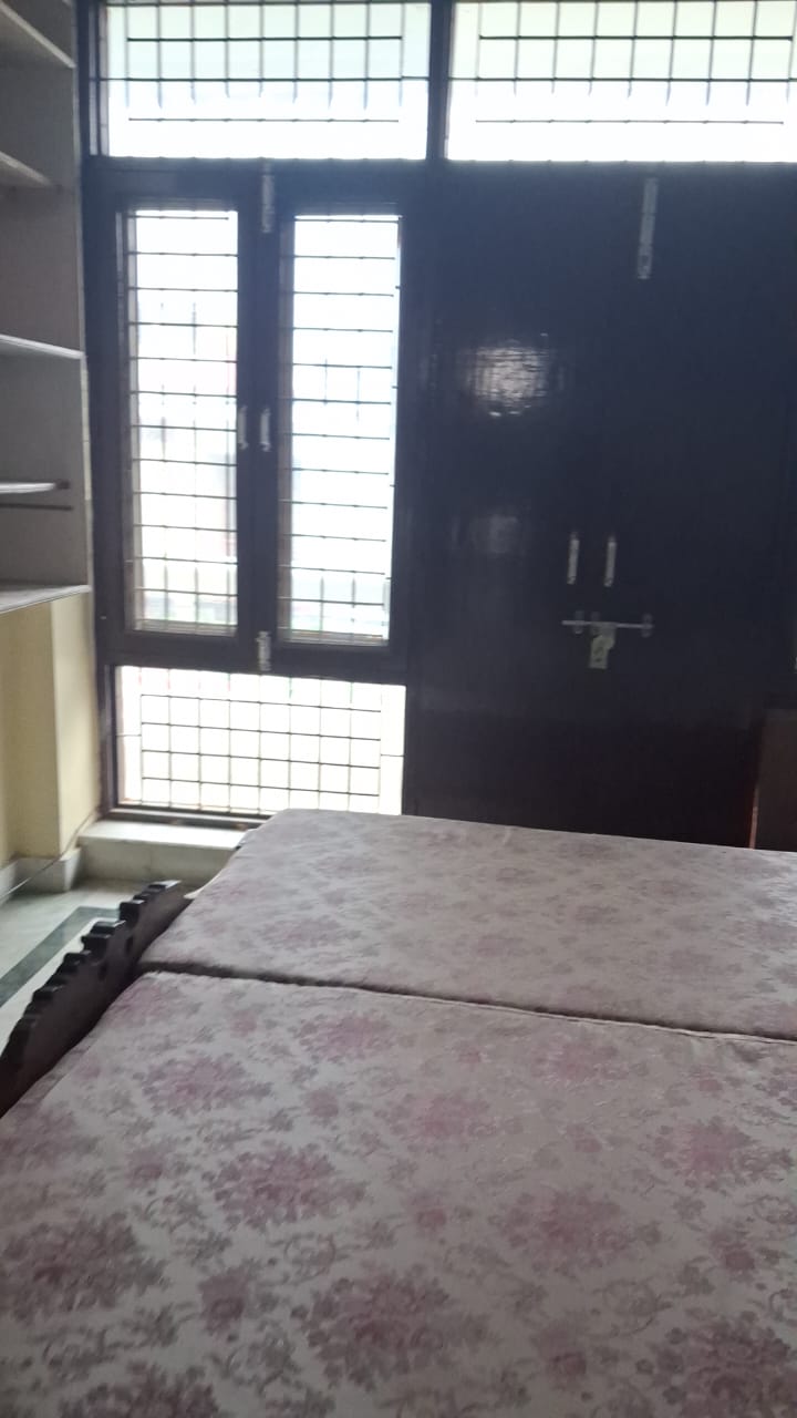 2 BHK + Pooja Room Villa For Rent in Aliganj