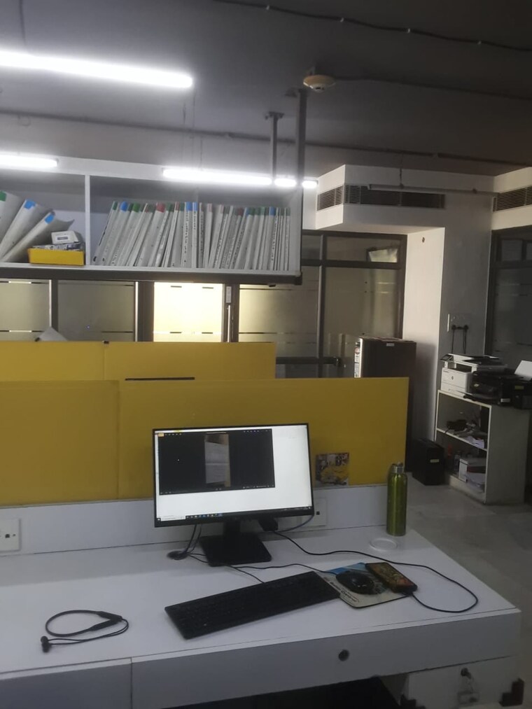 Team Area, camac street Commercial Office Space 1093 Sq.Ft. In Camac Street Kolkata 9642284