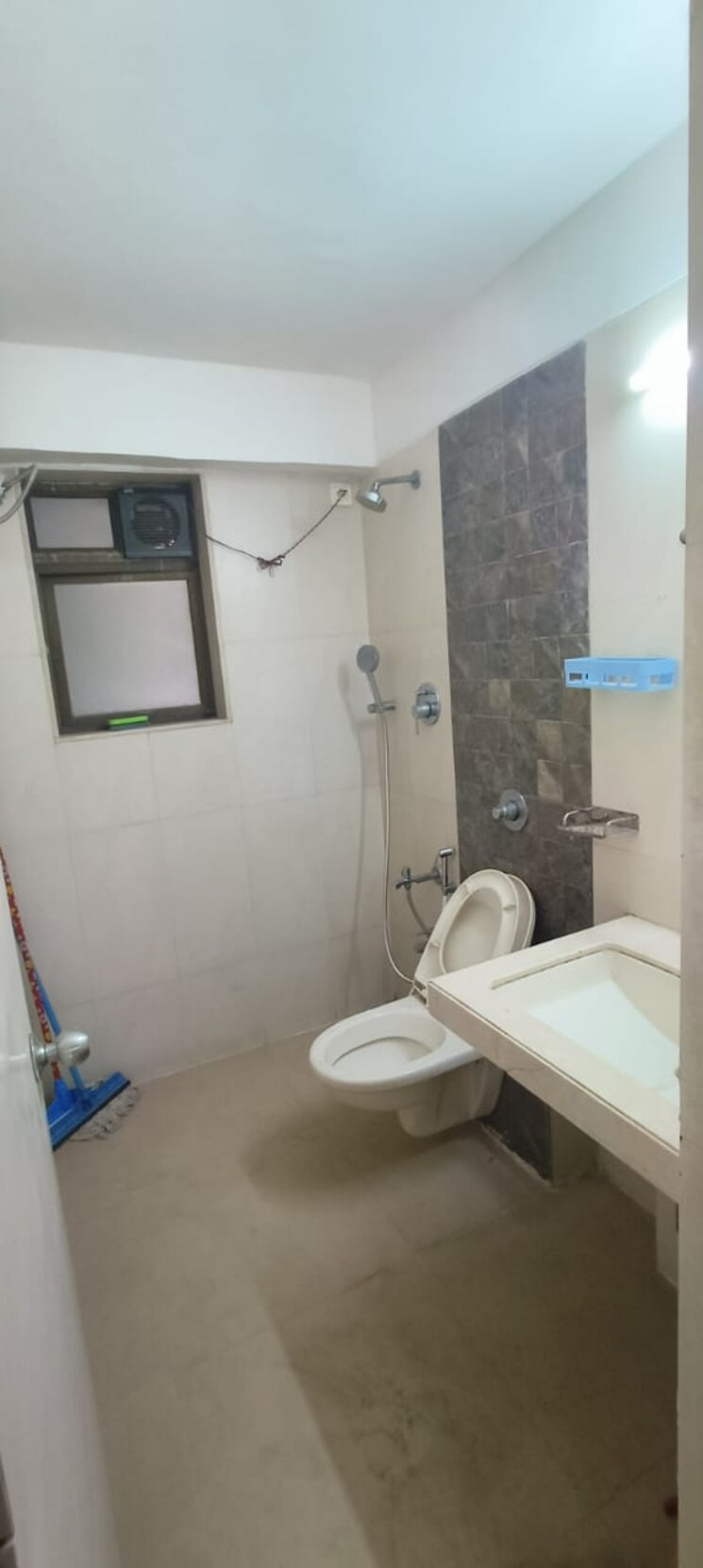 Bathroom, shell-colony 2 Bedroom 750 Sq.Ft. Apartment In Chembur Mumbai 9642336