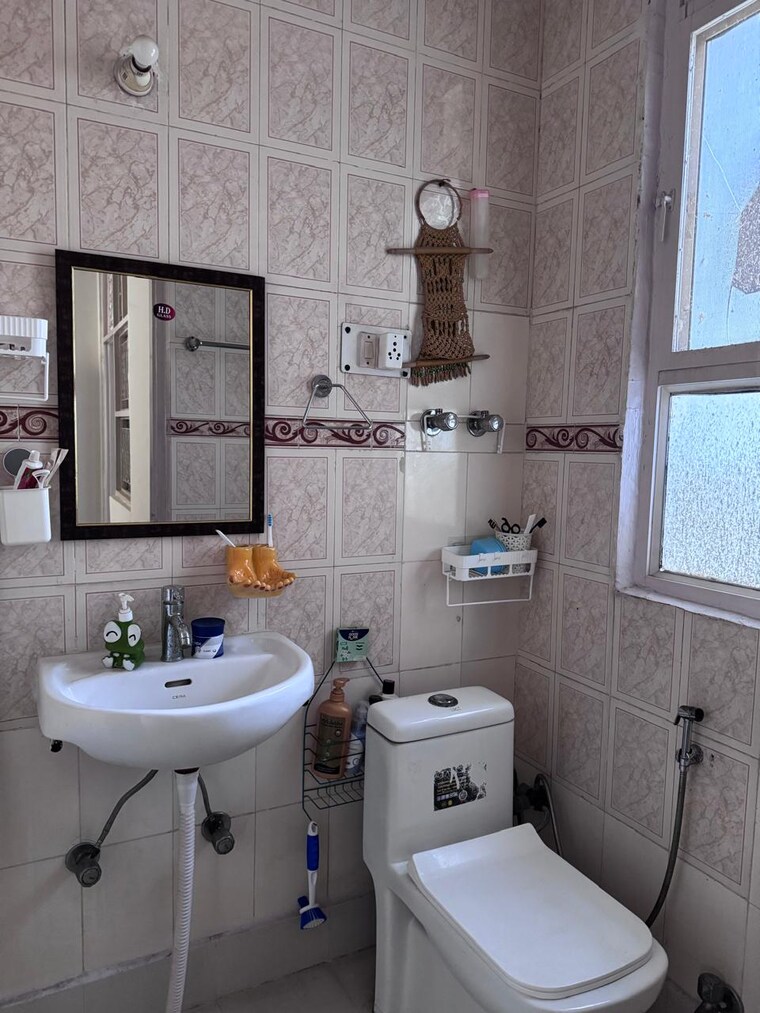 Bathroom, sector 9 dwarka 2.5 Bedroom 1410 Sq.Ft. Apartment In Sector 9 Dwarka Delhi 9642344