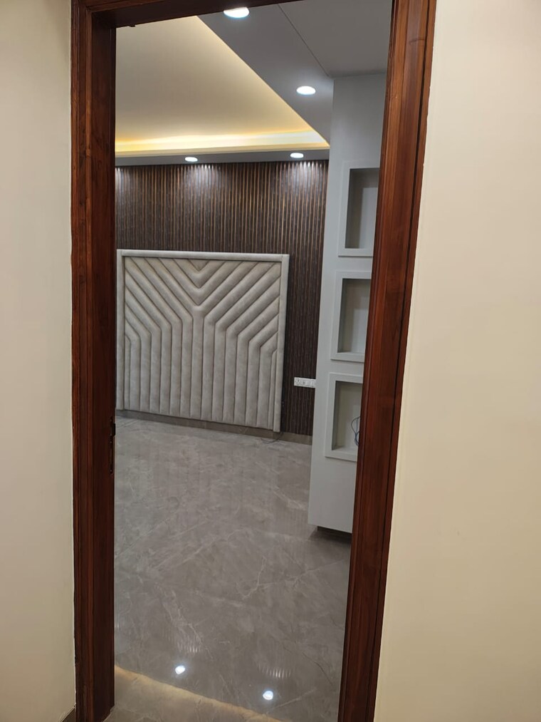 Room, sector 84 4 Bedroom 335 Sq.Yd. Builder Floor In Sector 84 Faridabad 9642609