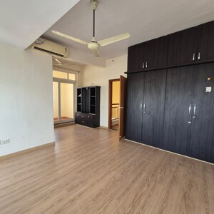 Room in 4 BHK Apartment at Prestige Shantiniketan, Thigalarapalya – for Rent