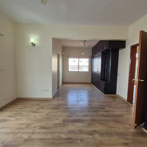 Room in 4 BHK Apartment at Prestige Shantiniketan, Thigalarapalya – for Rent