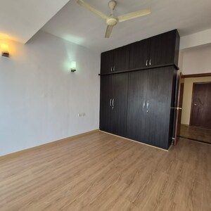 Room in 4 BHK Apartment at Prestige Shantiniketan, Thigalarapalya – for Rent