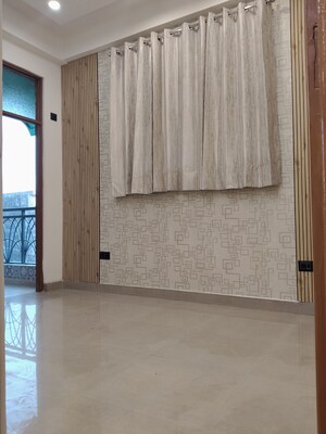 Room in 2 BHK Builder Floor at Parakh Homes, Gyan Khand I – for Sale