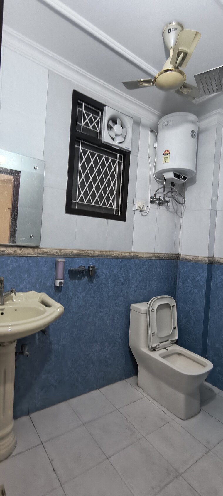 Bathroom, khirki extension 3 Bedroom 1080 Sq.Ft. Builder Floor In Khirki Extension Delhi 9642575
