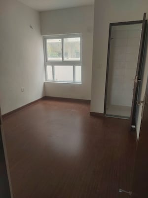 Room in 4 BHK Apartment at Sector 75 – for Rent