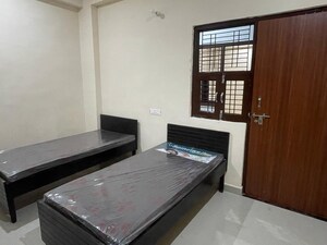  Pg For Rent in Malad East