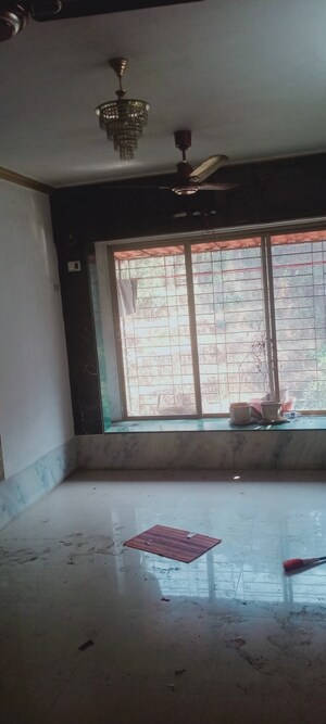 Room in 1 BHK Apartment at Bindra Complex, Andheri East – for Rent