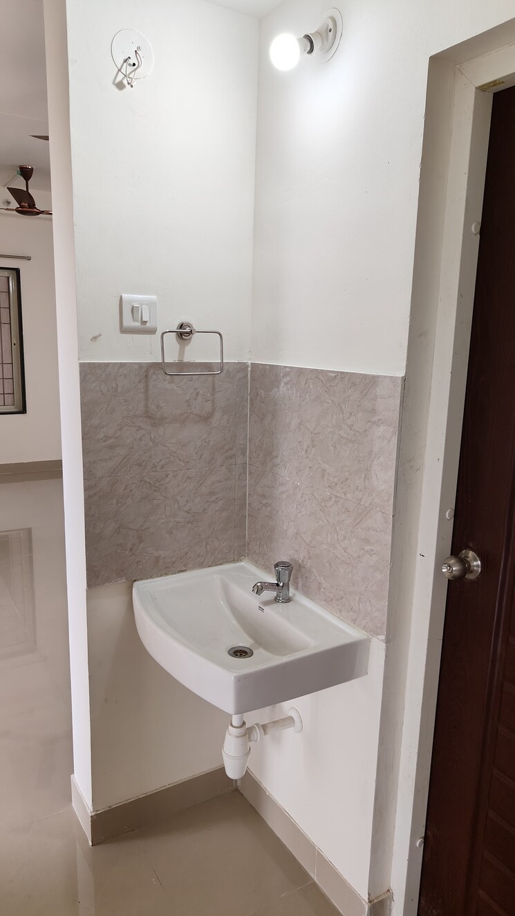 Bathroom, eden-garden-tathawade 2 Bedroom 851 Sq.Ft. Apartment In Tathawade Pune 9642681