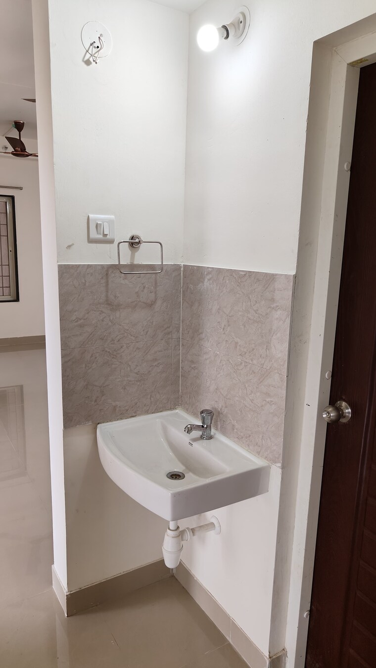 Bathroom, eden-garden-tathawade 2 Bedroom 851 Sq.Ft. Apartment In Tathawade Pune 9642681