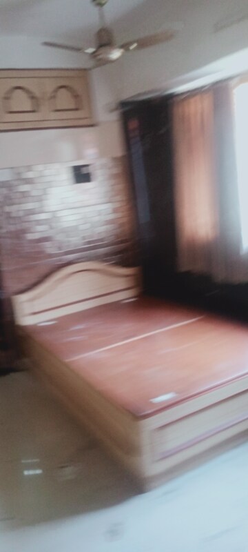 Room in 1 BHK Apartment at Bindra Complex, Andheri East – for Rent