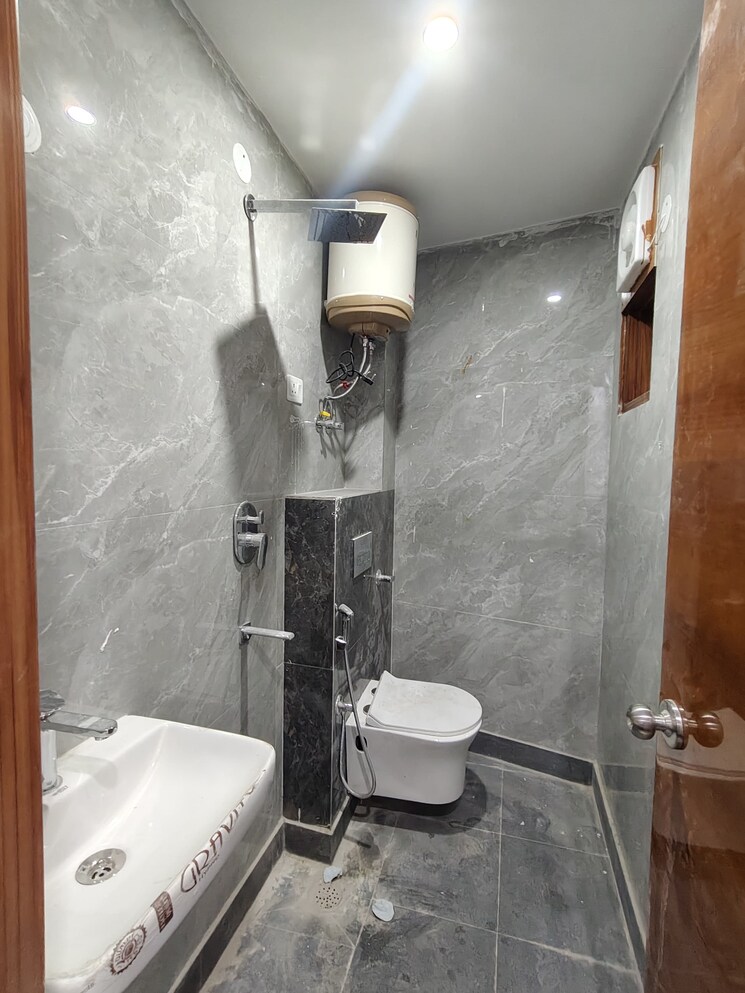 Bathroom, freedom fighters enclave 1 Bedroom 500 Sq.Ft. Builder Floor In Freedom Fighters Enclave Delhi 9642750