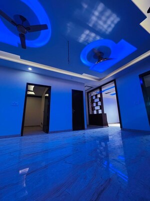 Building Lobby in 3 BHK Builder Floor at BPTP District, Sector 81 – for Rent