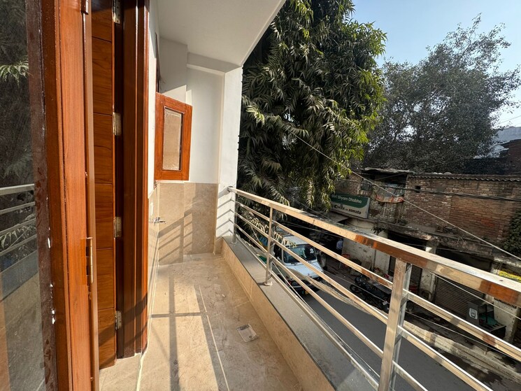Balcony, freedom fighters enclave 1 Bedroom 500 Sq.Ft. Builder Floor In Freedom Fighters Enclave Delhi 9642814