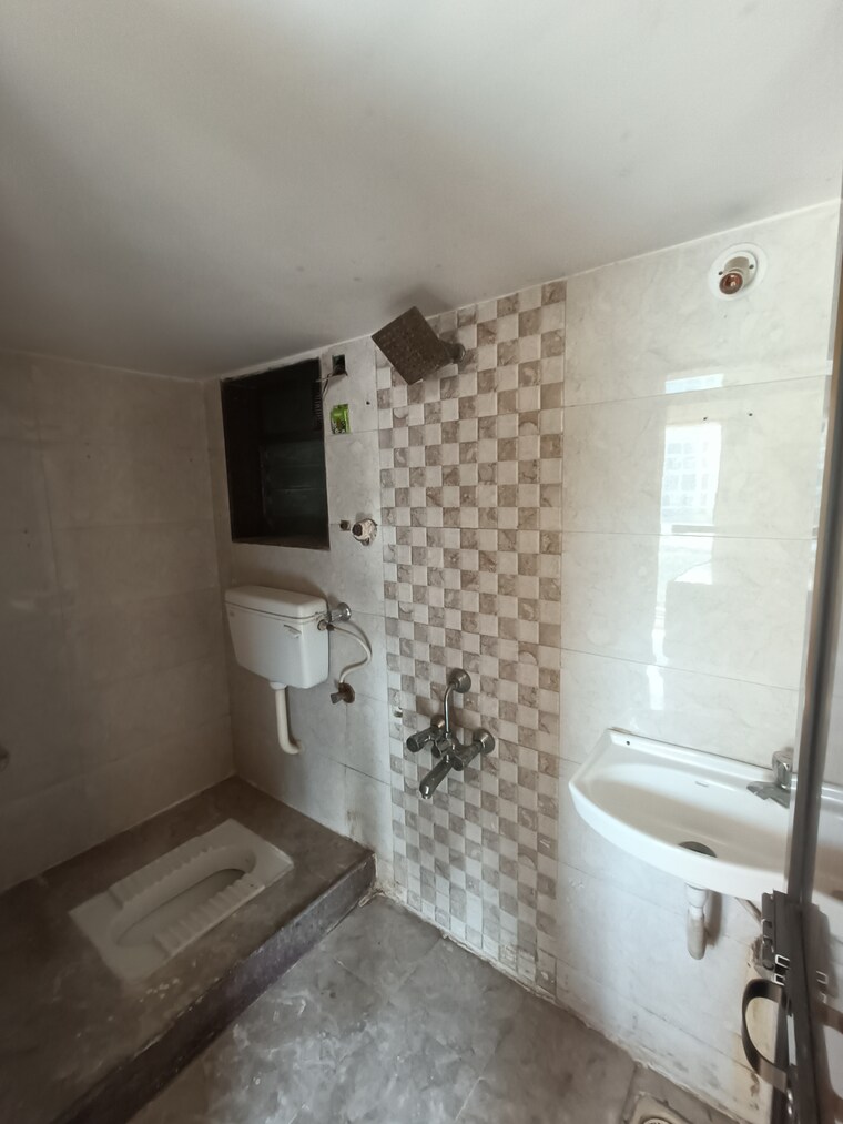 Bathroom, shree-ostwal-orchid-building-no-9-to-12 1 Bedroom 695 Sq.Ft. Apartment In Mira Road Thane 9642919