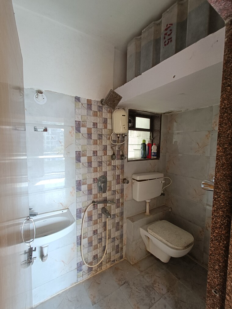 Bathroom, shree-ostwal-orchid-building-no-9-to-12 1 Bedroom 695 Sq.Ft. Apartment In Mira Road Thane 9642919