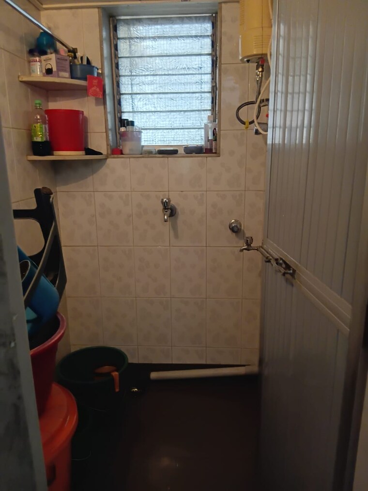 Bathroom, vile parle east 2 Bedroom 615 Sq.Ft. Builder Floor In Vile Parle East Mumbai 9642861