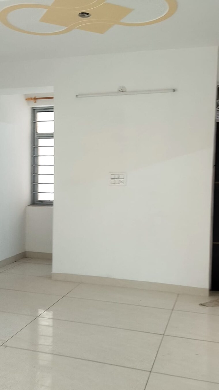 Room, dwarka sector 18b 3 Bedroom 1650 Sq.Ft. Apartment In Dwarka Sector 18b Delhi 9636962