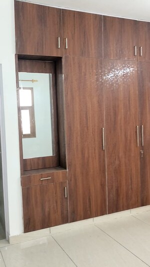 Room in 3 BHK Apartment at Dwarka Sector 18b – for Sale
