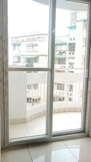 Room in 3 BHK Apartment at Dwarka Sector 18b – for Sale