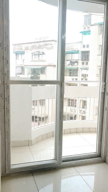 Room in 3 BHK Apartment at Dwarka Sector 18b – for Sale