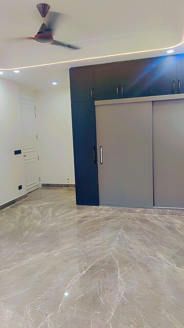 Room in 4 BHK Builder Floor at Unitech Escape, Sector 50 – for Sale