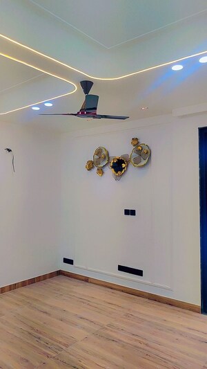 Furnished Amenities in 4 BHK Builder Floor at Unitech Escape, Sector 50 – for Sale