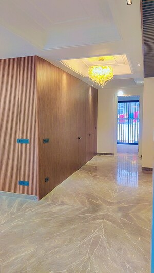 Room in 4 BHK Builder Floor at Unitech Escape, Sector 50 – for Sale