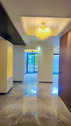 Living Room in 4 BHK Builder Floor at Unitech Escape, Sector 50 – for Sale