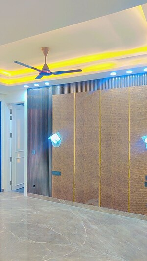 Building Lobby in 4 BHK Builder Floor at Unitech Escape, Sector 50 – for Sale