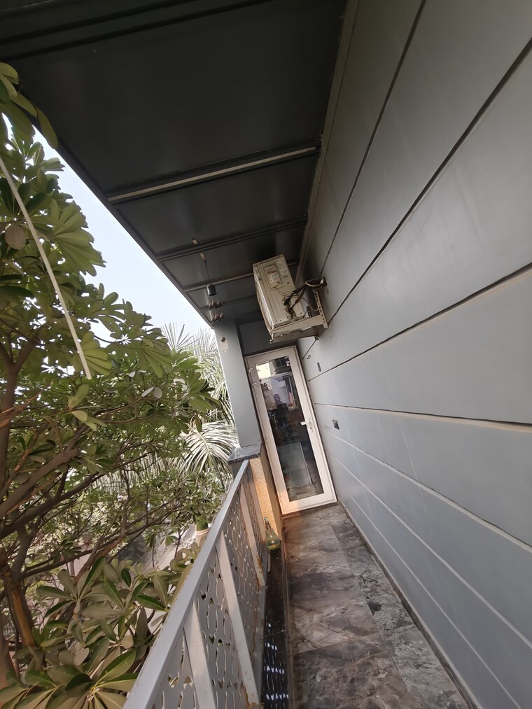 Balcony, tulip-mall 2 Bedroom 200 Sq.Mt. Builder Floor In Sector 46 Noida 9643206